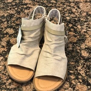 Blowfish Small wedge fabric peep toe